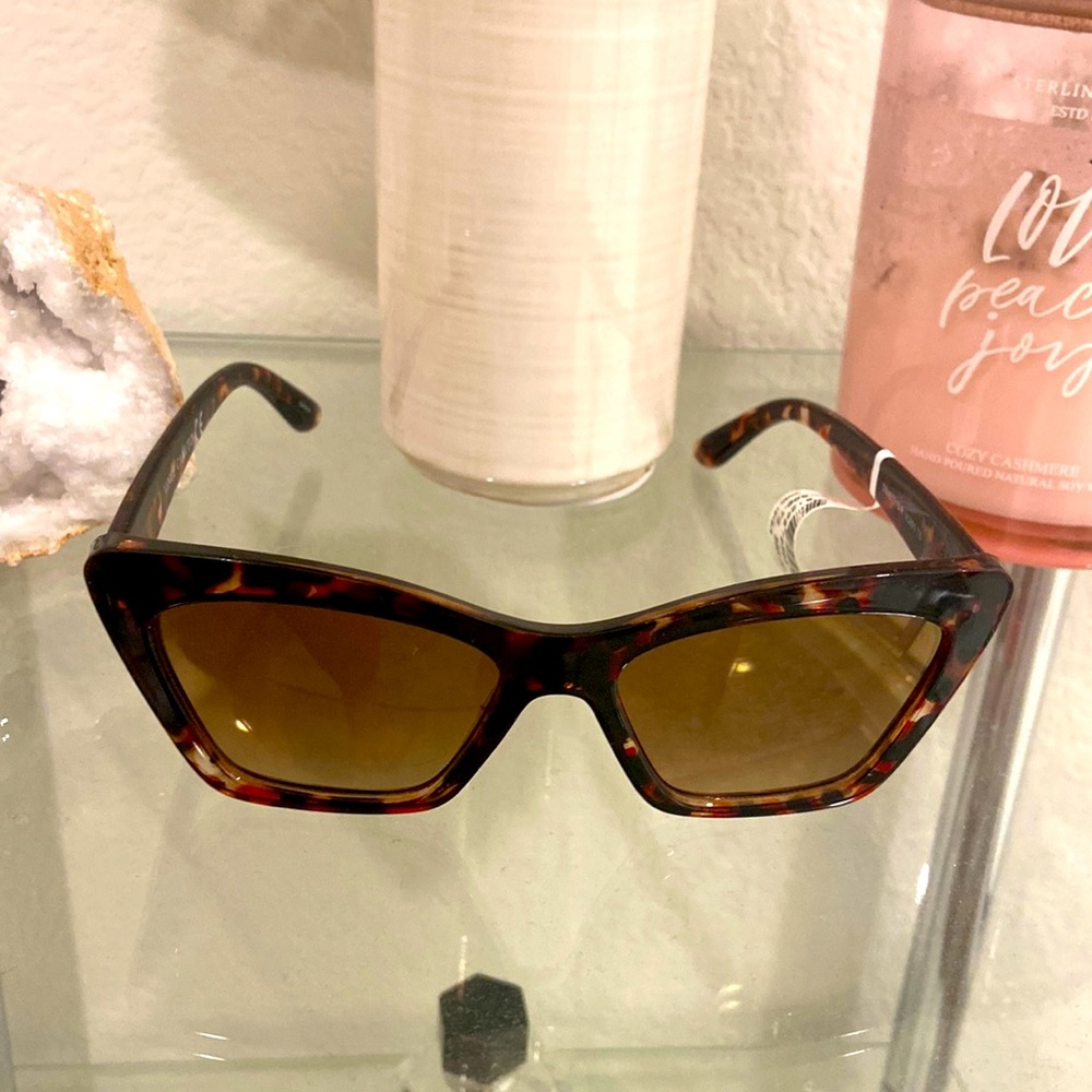 NWT VINCE CAMUTO SUNGLASSES
